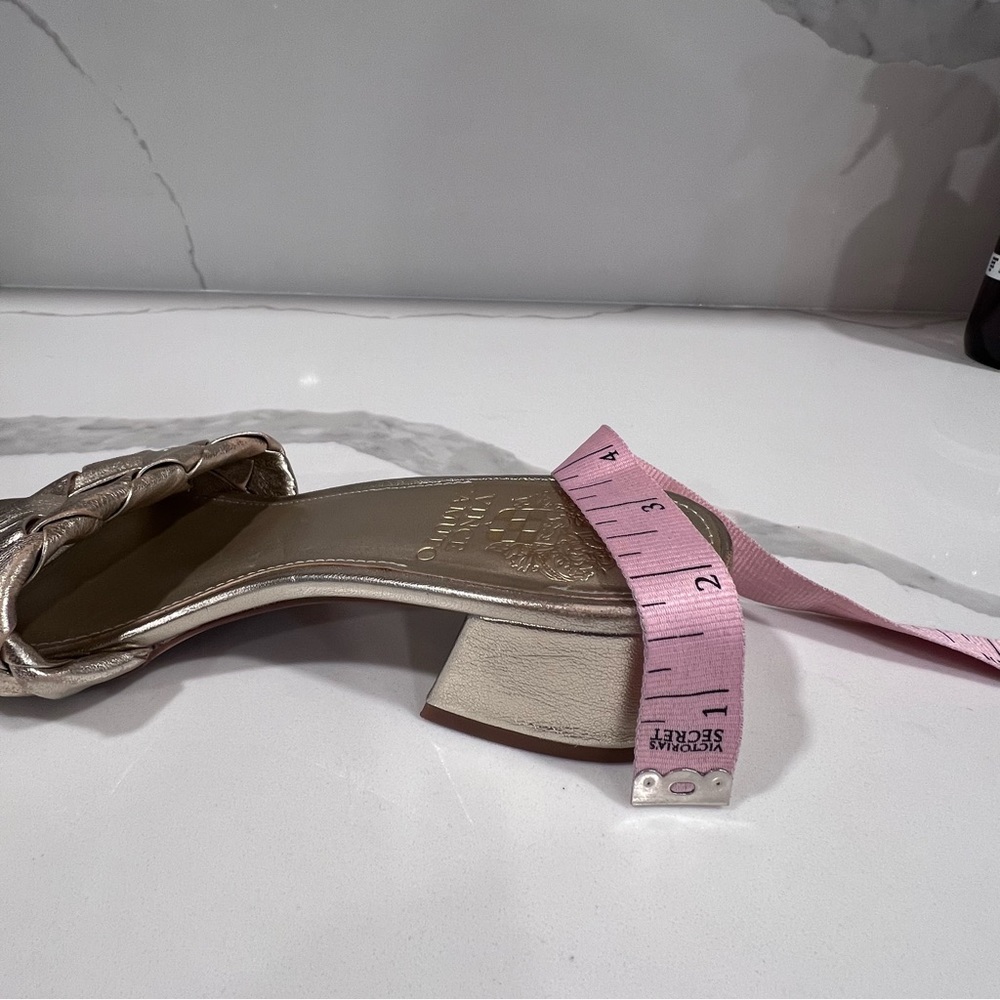 Vince Camuto Women’s Semtera Sandal Gold Metallic Block Heel Sz 6‎ -FLAWED - Picture 15 of 16